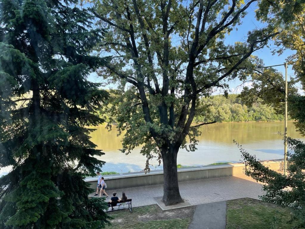 Romantic Riverview Bestern Сегед Экстерьер фото