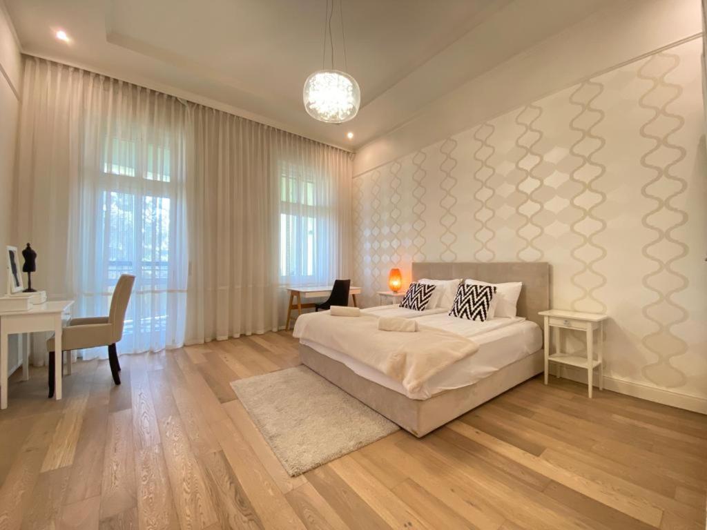 Romantic Riverview Bestern Сегед Экстерьер фото