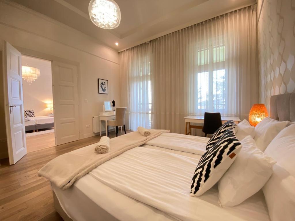 Romantic Riverview Bestern Сегед Экстерьер фото
