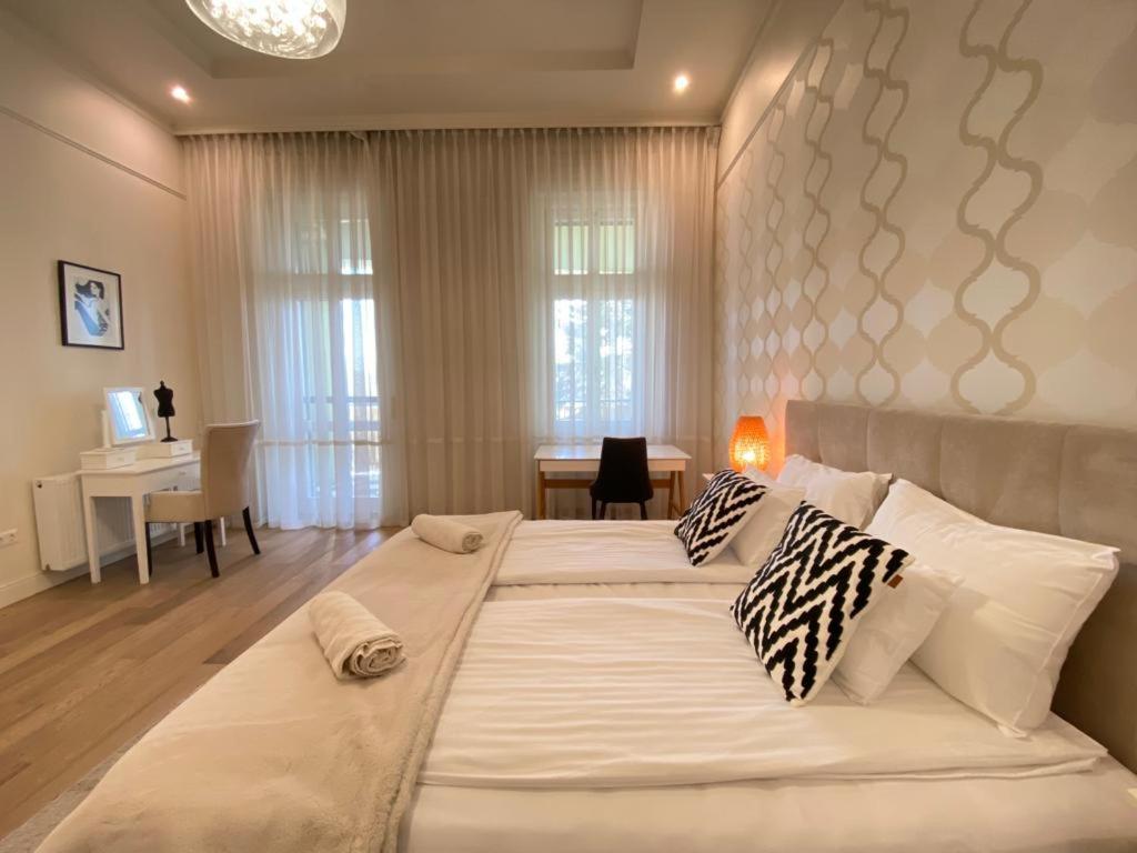 Romantic Riverview Bestern Сегед Экстерьер фото